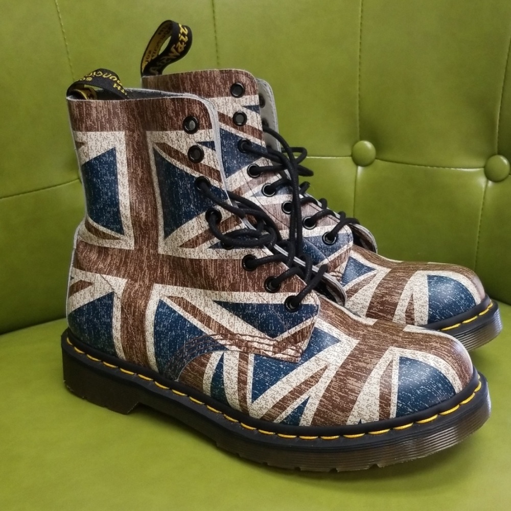 Union Jack Doc Marten boots